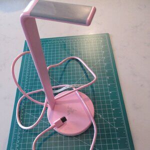 Razer Base Station Chroma Quartz (Pink) – Headset Stand w/ USB Hub
